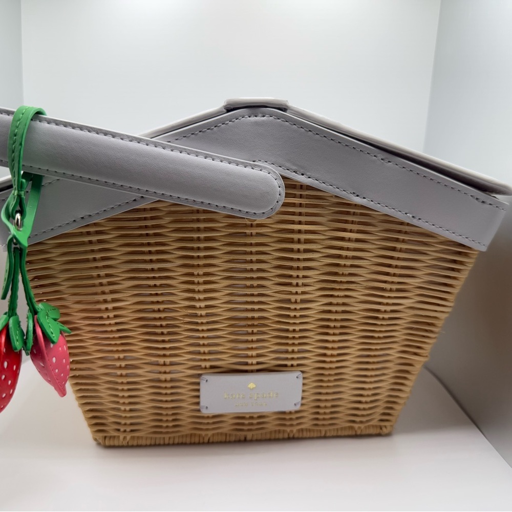 NWOT! BLOGGERS FAV!  Kate Spade Wicker Picnic Basket Strawberry White Crossbody - Picture 5 of 8